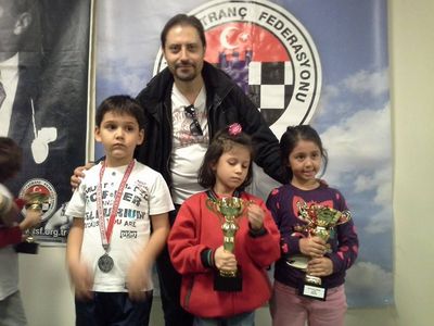 7 Yaş kızlar İzmir 2.si öğrencimiz Ekin Özkurt, 3. ise Nurdan Çetin oldu.